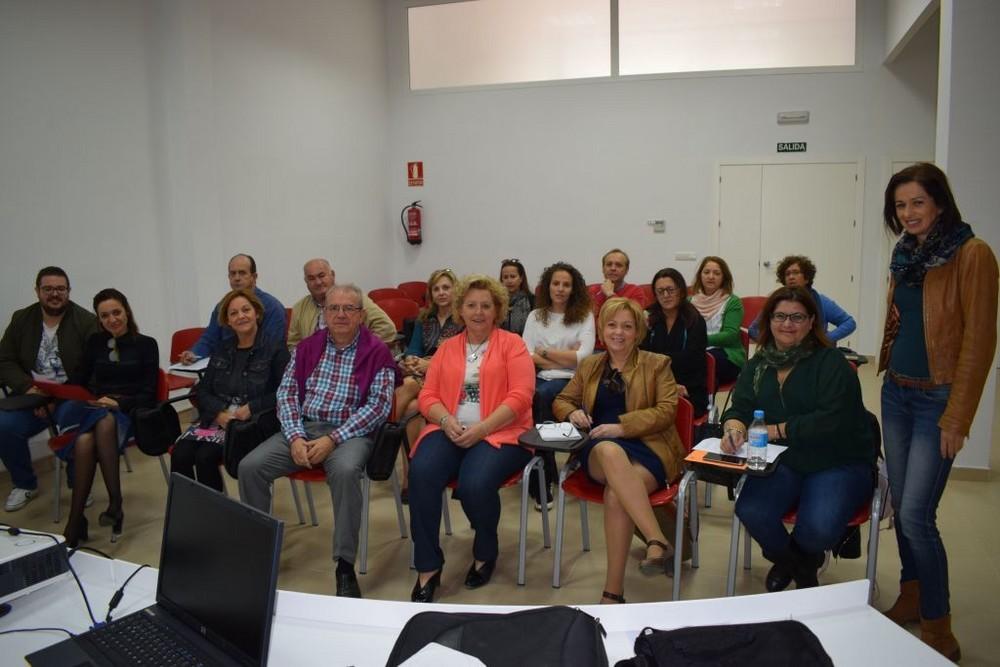 Vícar da los primeros pasos para elaborar su Plan de Acción con las personas mayores