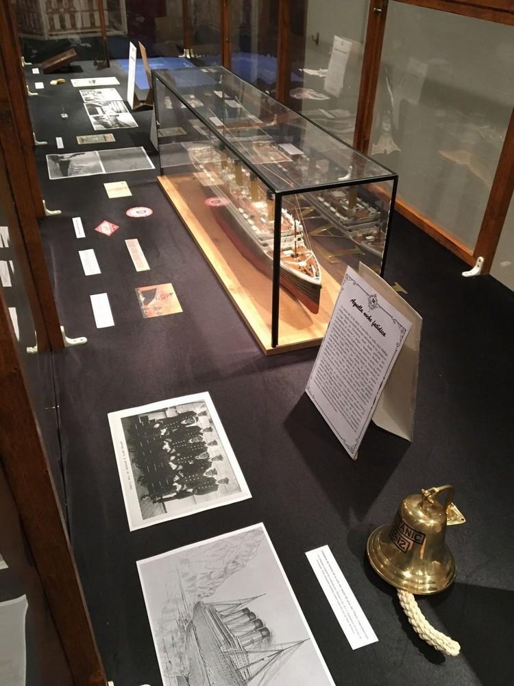 La exposición 'Titanic, triunfo y tragedia' ya se puede ver en el Casino de Dalías