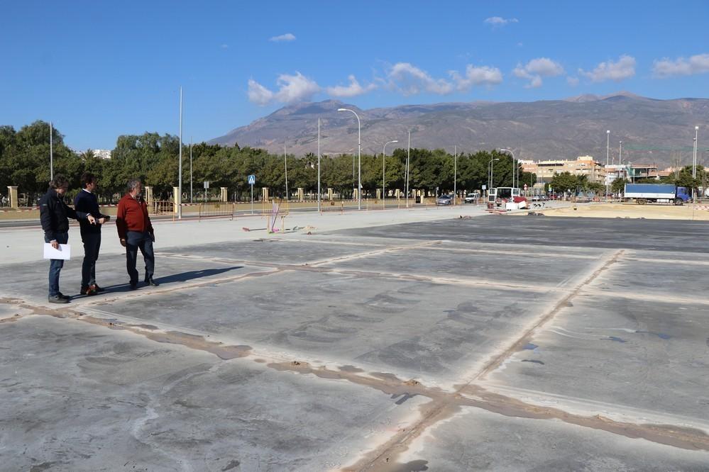 El alcalde comprueba el avance de las obras de construcción de las tres pistas deportivas de uso libre en las inmediaciones del Recinto Ferial