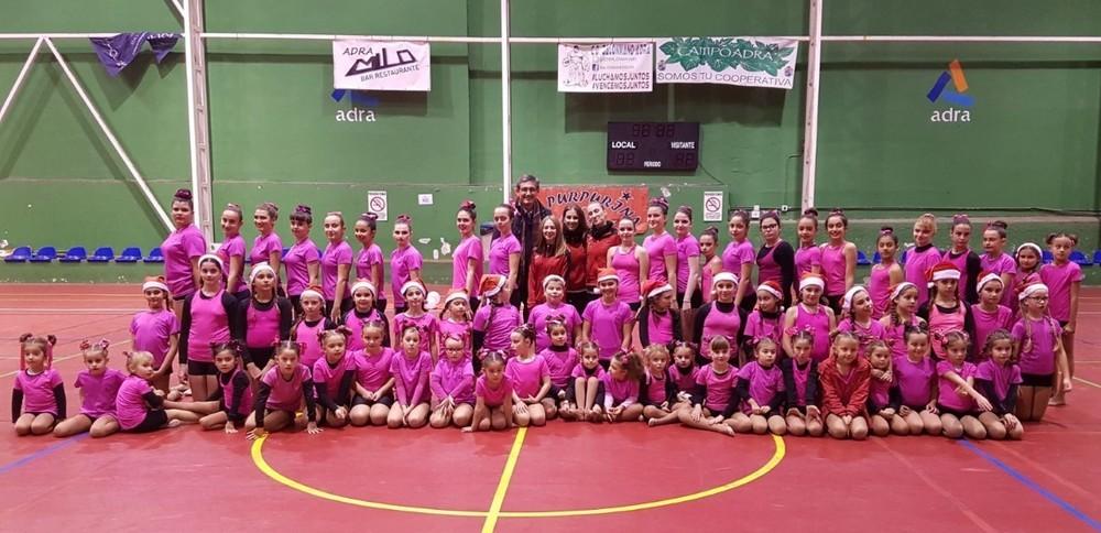 El Club Municipal de Gimnasia Rítmica de Adra celebra la Navidad con una exhibición