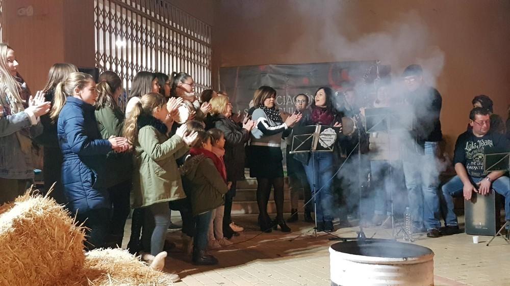 La Asociación Cultural De Lunares de Adra cerró el año 2017 con una zambomba flamenca