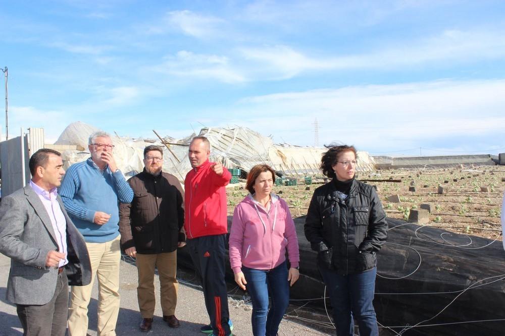 Sánchez Haro visita las zonas de invernadero afectadas por el tornado en Almería y transmite su apoyo a los agricultores