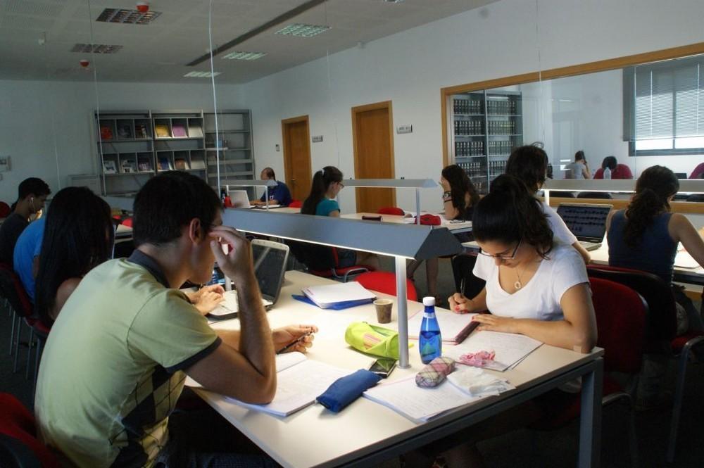 La Biblioteca Joven refuerza su horario de cara a los exámenes universitarios de febrero