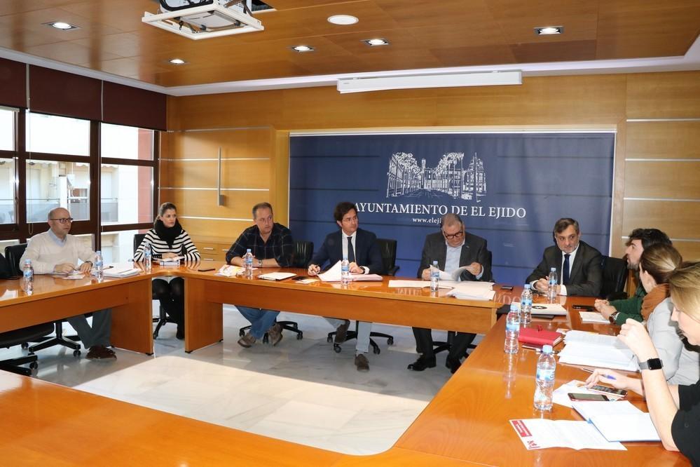 El Ejido aprueba más de 72.000 euros para potenciar programas básicos de ayuda social