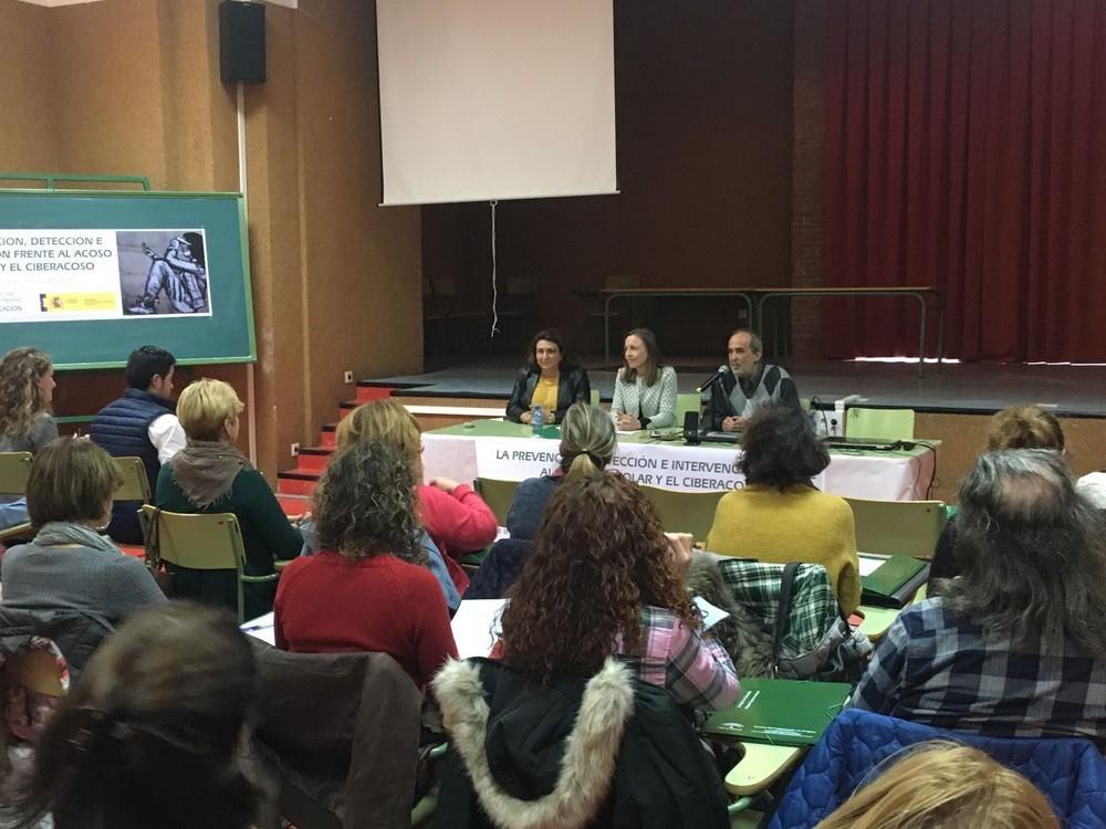 El Centro de Profesorado de El Ejido organiza un proyecto piloto sobre el ciberacoso escolar