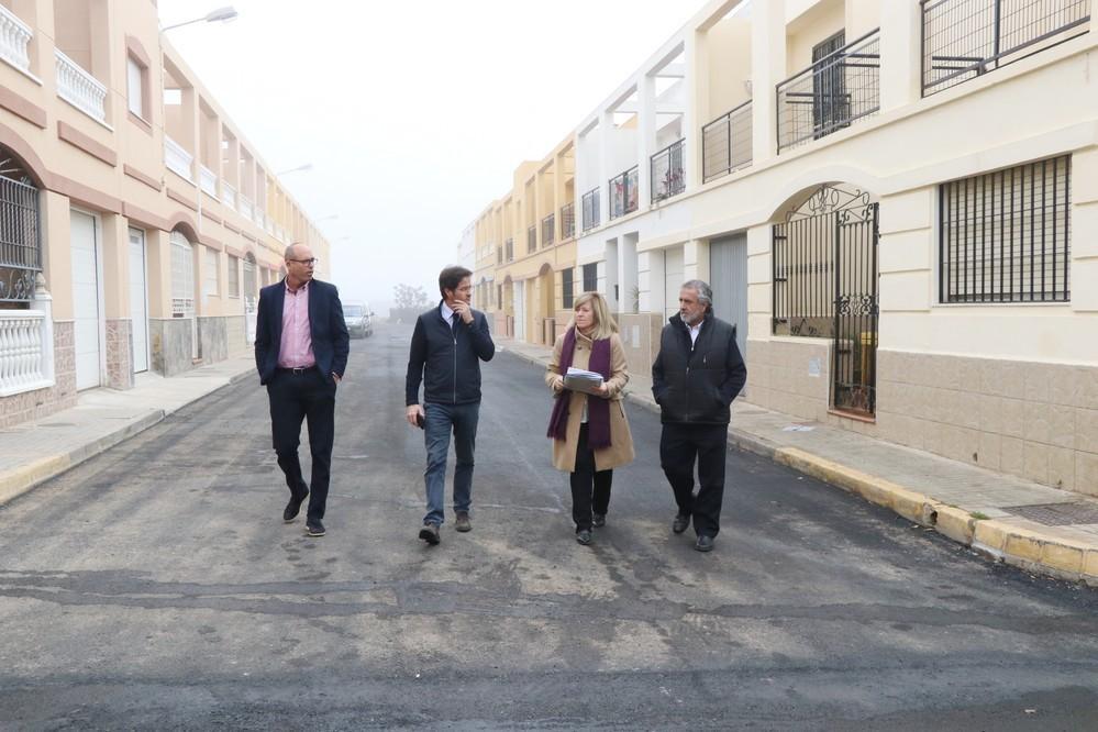 El gobierno local mejora y moderniza más de 24.200 metros de calles en los núcleos de Santa María del Águila y Las Norias