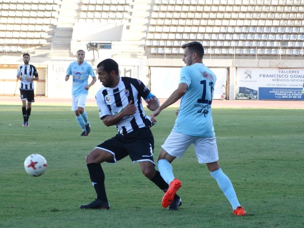 Emilio Cubo y Alfonso, bajas ante el Badajoz, pero regresa Javi Hernández