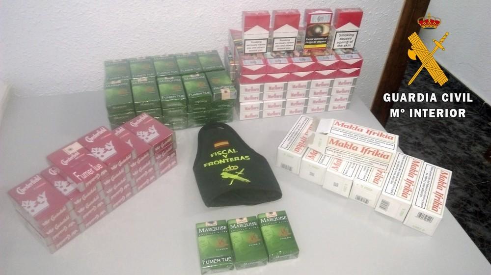 La Guardia Civil interviene 129 cajetillas de tabaco sin precinta en dos establecimientos públicos de El Ejido