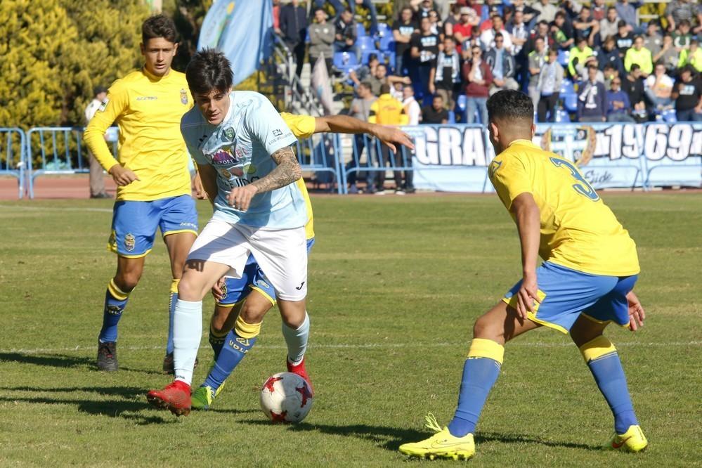 El Club Deportivo El Ejido se enfrenta este domingo al CD Badajoz con bajas pero motivado