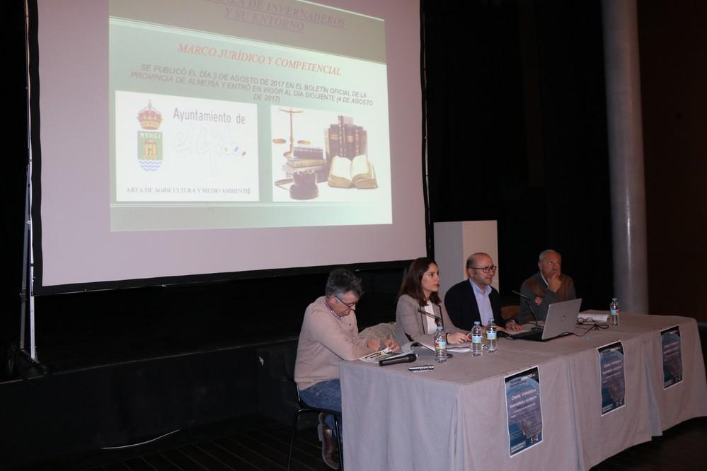 El edil de Agricultura da a conocer la nueva ordenanza del campo en una abarrotada Sala B del Auditorio