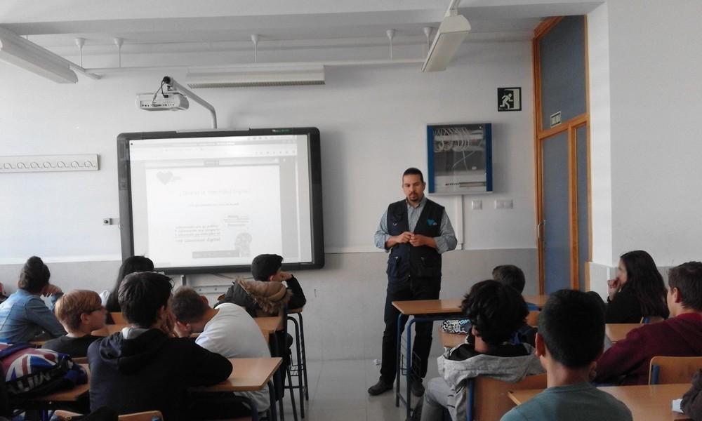 Andalucía Compromiso Digital sensibiliza a 219 alumnos del IES Puebla de Vícar sobre el uso seguro de Internet