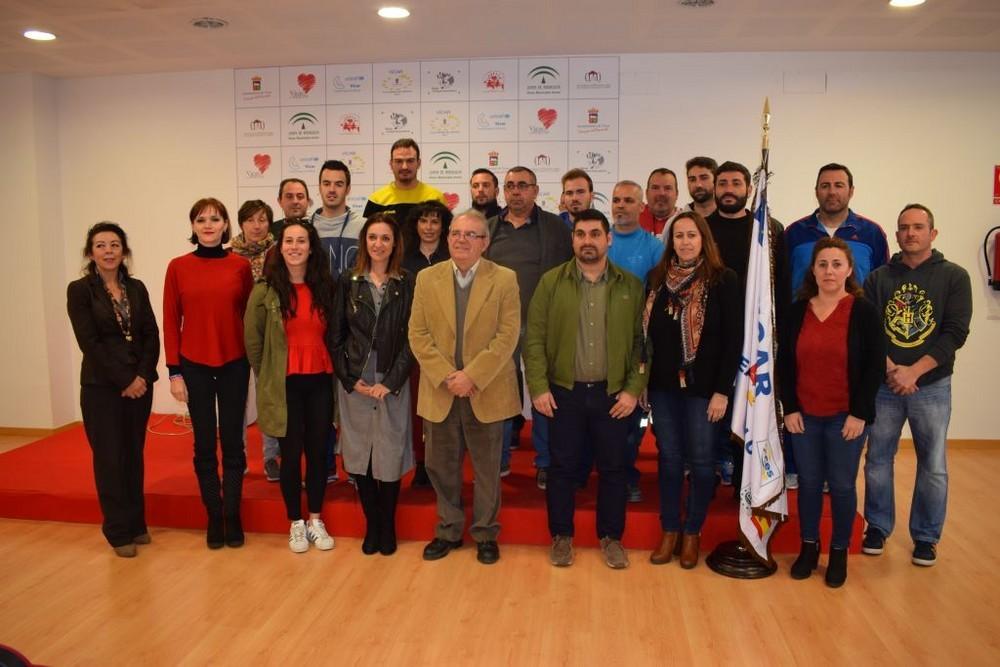 Más de una treintena de clubes y entidades firman convenios para el uso de instalaciones deportivas municipales de Vícar en la temporada 2017-18