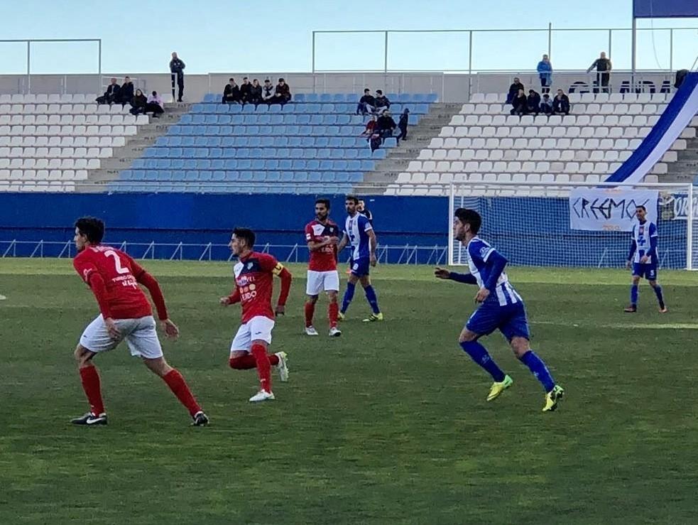 El CD El Ejido se estrenó fuera de casa cuando más lo necesitaba
