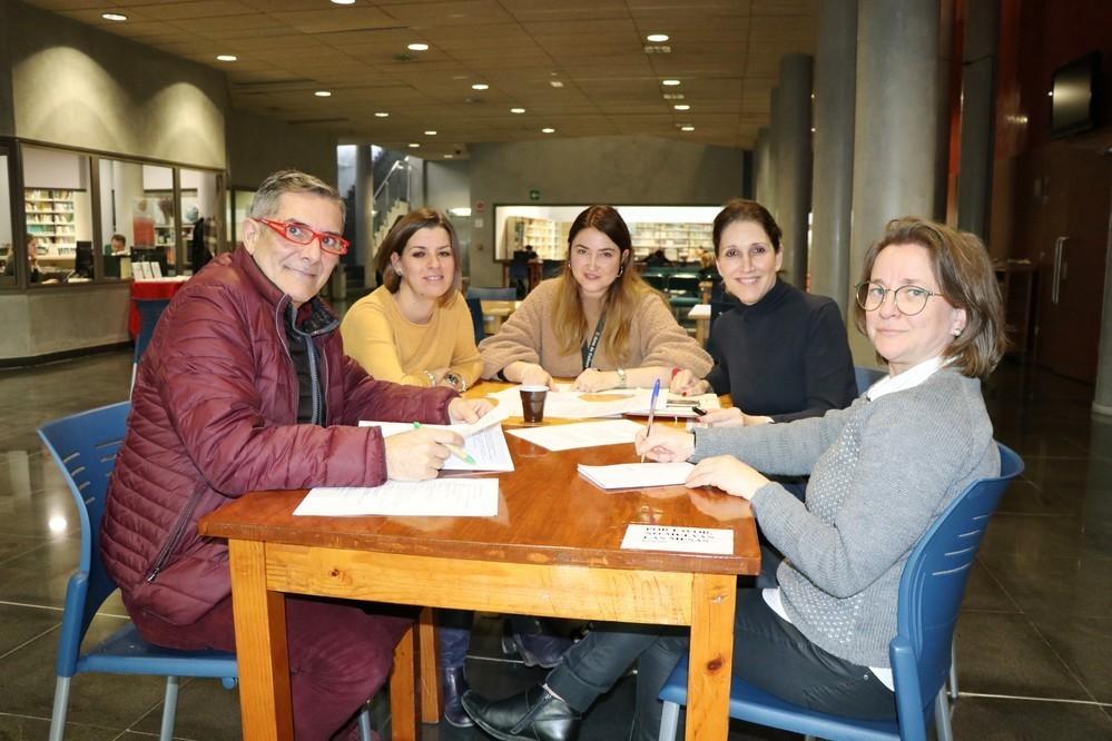 La Biblioteca de El Ejido ofrece a sus usuarios la oportunidad de enamorarse de la lectura con motivo de San Valentín