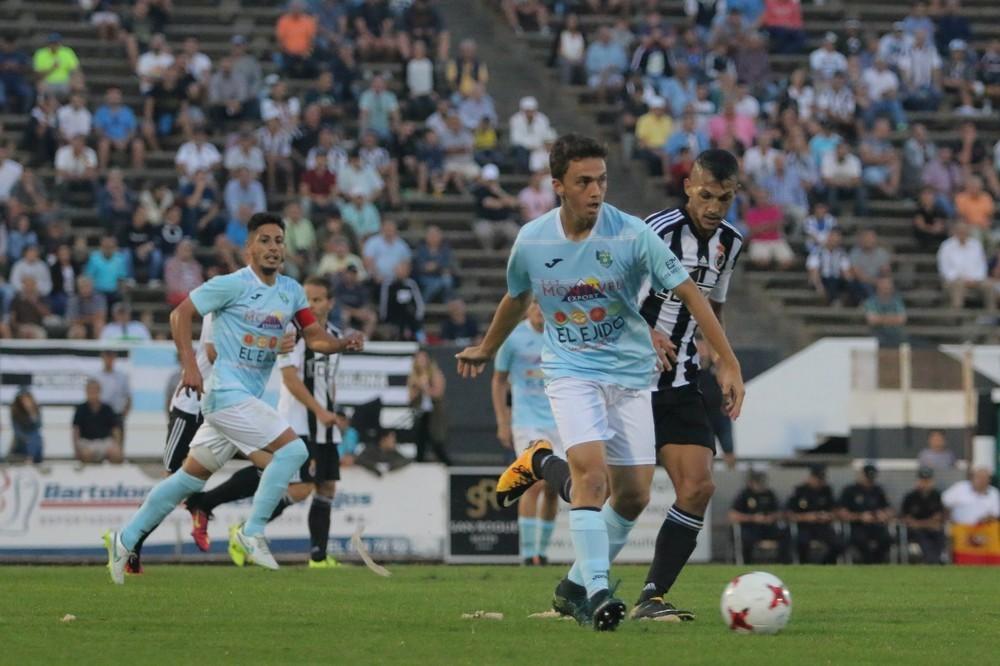 El CD El Ejido recupera a Echu ante el Linense, con la única baja de Ocaña