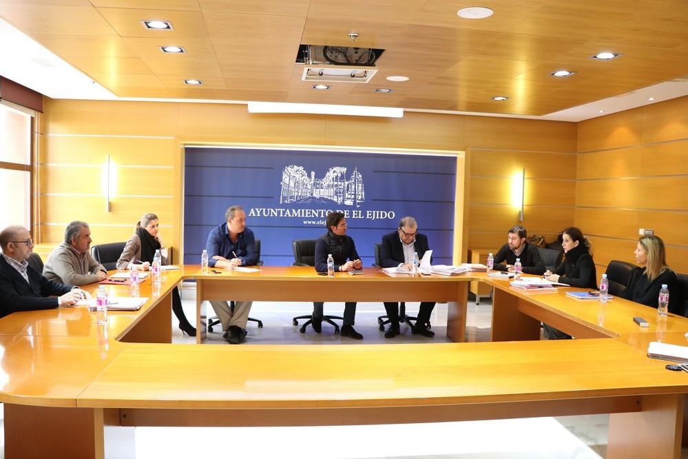 Vía libre a las obras que transformarán la Plaza García Lorca en un espacio ajardinado para esparcimiento público con juegos infantiles y pistas de baloncesto