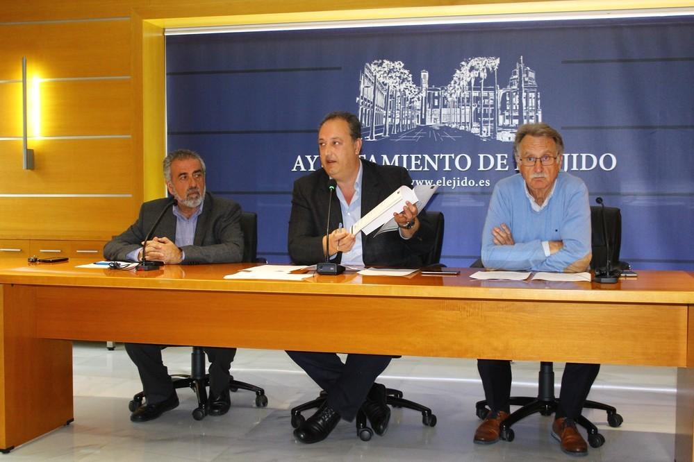 Rivera aclara que “la revisión de la tarifa del agua obedece tan solo al traslado de los costes de desalación al recibo”