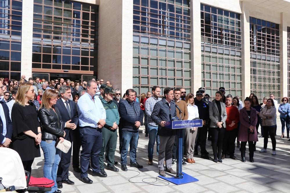 El Ejido guarda tres minutos de silencio en señal de duelo por Gabriel Cruz