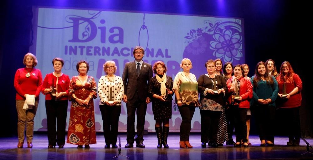 La ‘Gala de la Mujer’ ensalza el importante papel de las abderitanas en la sociedad
