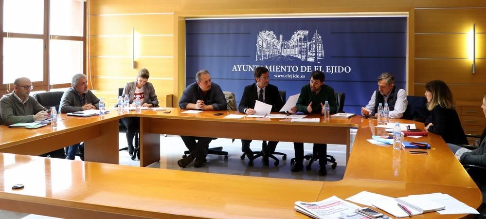 La Junta de Gobierno aprueba la contratación del servicio que evite la proliferación y desarrollo de mosquitos en la zona costera