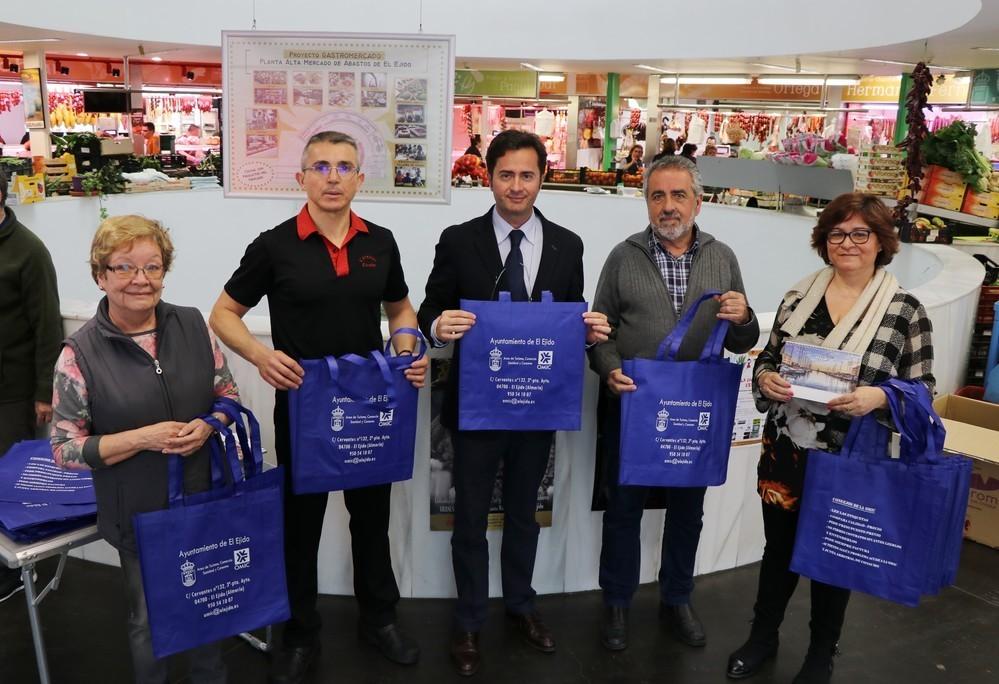 El Ejido celebra el Día Mundial de los Derechos del Consumidor con una campaña informativa sobre las compras