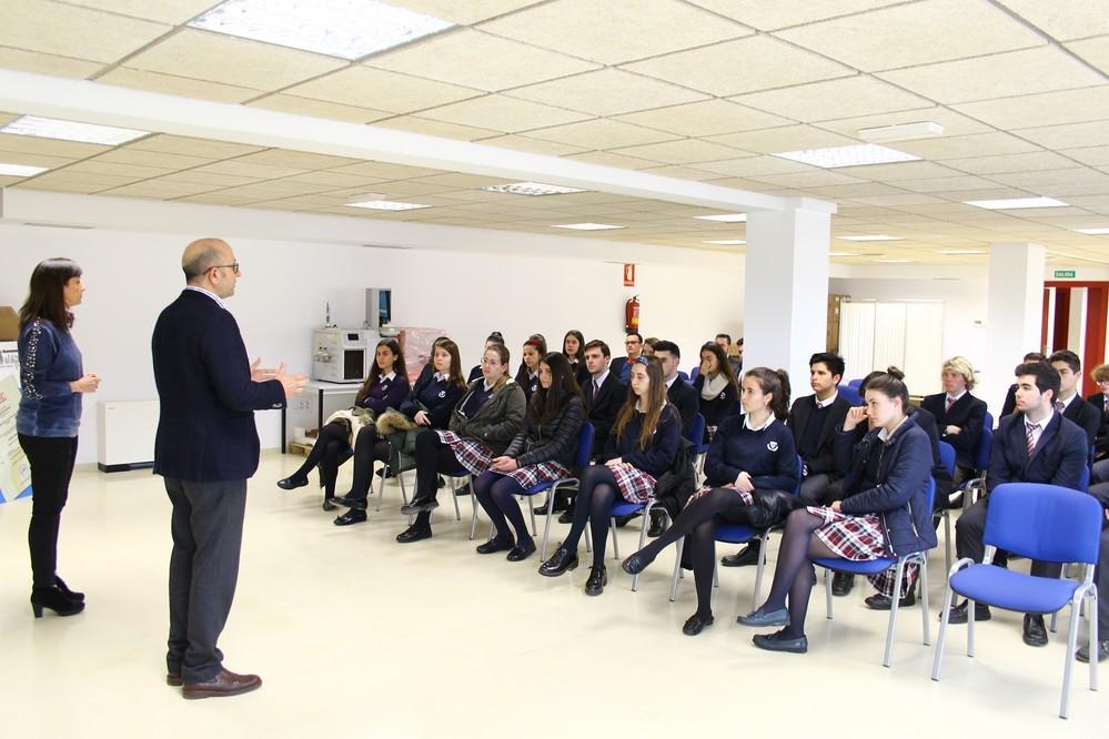 Una treintena de alumnos del SEK Alborán conocen el funcionamiento del CUAM