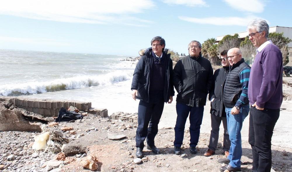 Manuel Cortés pide a Costas la construcción por vía de urgencia del tramo final de la escollera del Camino Roto