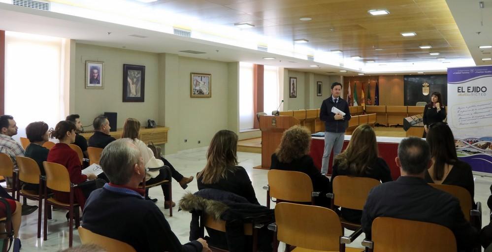 El alcalde entrega las certificaciones de calidad en destino turístico SICTED a un total de 23 empresas del sector de la hostelería