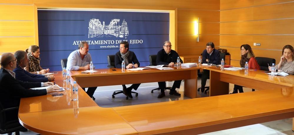  El Ayuntamiento de El Ejido proyecta la remodelación estructural del camino Aldenor con el refuerzo del firme, obras de drenaje y renovación de la señalización