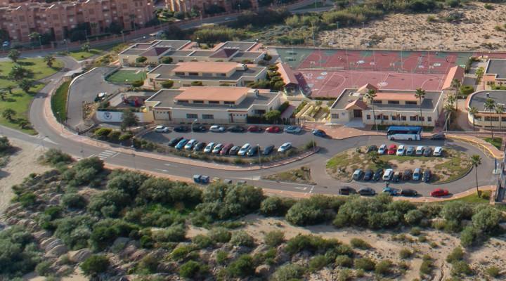 El Ayuntamiento de El Ejido gestionará un total de 4 becas de invierno y 20 verano que concede el Sek-Alborán cada curso