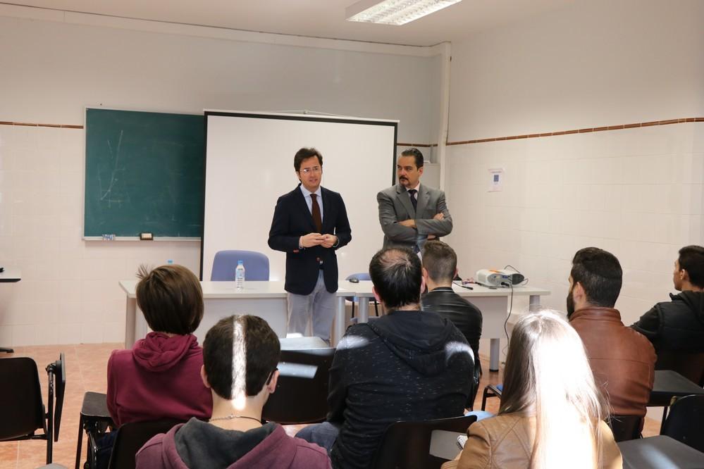 Ayuntamiento y EOI forman a jóvenes desempleados en marketing, comercialización, logística y calidad turística