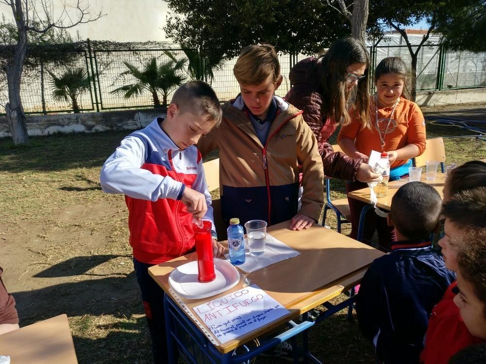 El CEIP La Venta del Viso celebró la II Feria de Inventos y Experimentos en marzo