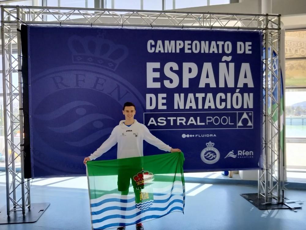 Manuel Martos, subcampeón de España absoluto y campeón de España junior en 200 espalda.