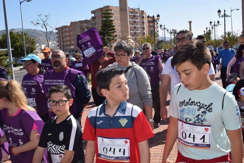 La V Marcha por la Igualdad de Vícar reunió a decenas de familias