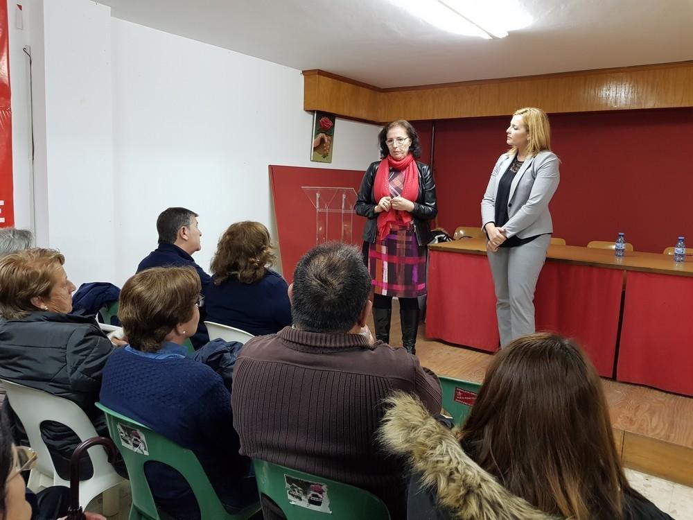 El PSOE de Adra debate en su sede local sobre la necesidad de unas pensiones dignas ante el “maltrato de Rajoy”