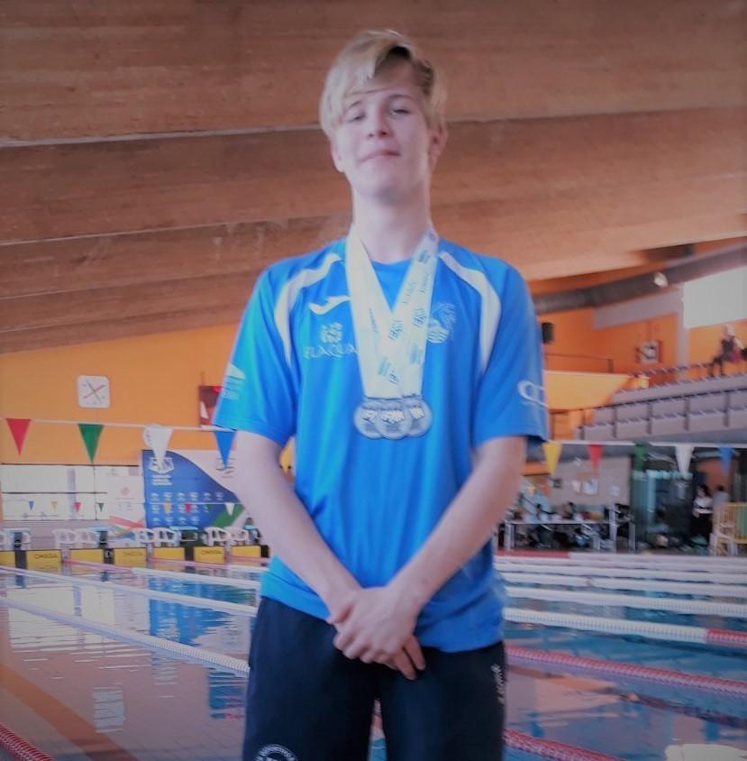   Tres platas y dos bronces para los nadadores del club H2O El Ejido