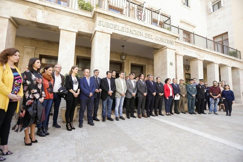 Minuto de silencio para condenar la muerte del menor de 8 años en Balerma víctima de violencia de género