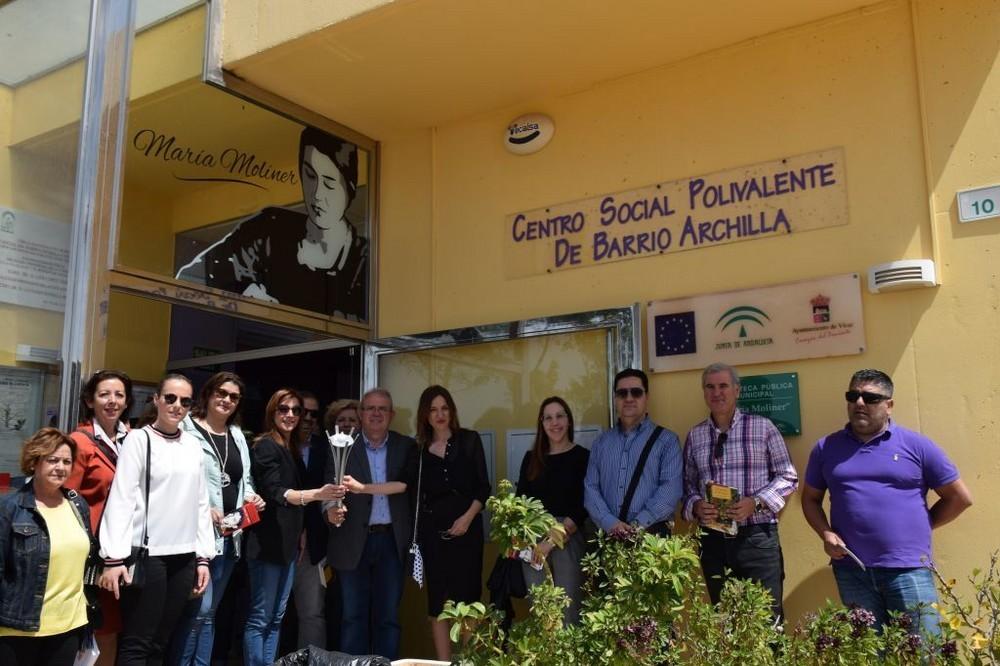 El 'bautizo' de la Biblioteca María Moliner abre en Barrio Archilla-Cañada Sebastiana la XVIII Antorcha de las Letras