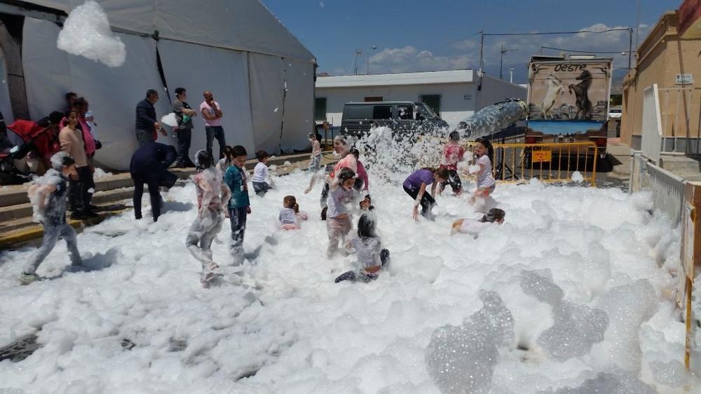 Barrio Archilla y Cañada Sebastiana vivieron con intensidad sus fiestas en honor de la Macarena y las Cruces de Mayo