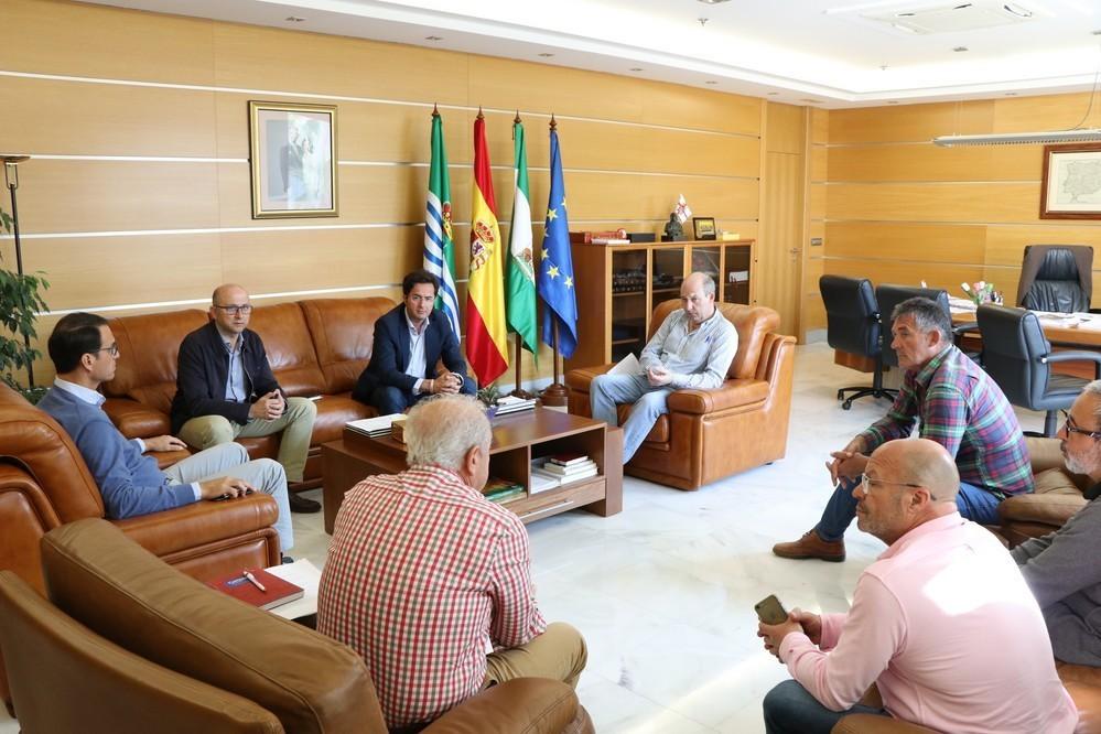 El Ayuntamiento de El Ejido y recicladores de plásticos exigen a la Junta una solución inmediata a la gestión de este tipo de residuos