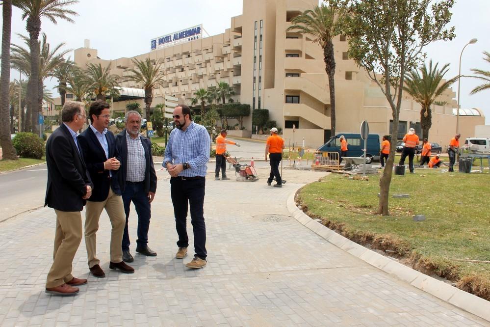 Las obras de adecuación de la rotonda Arquitecto Julián Laguna mejorará la fluidez del tráfico en uno de los tramos viarios de mayor tránsito de Almerimar