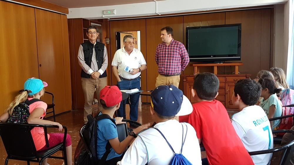 500 escolares de Adra participan en el Bautismo de Mar y taller medioambiental del Club Náutico