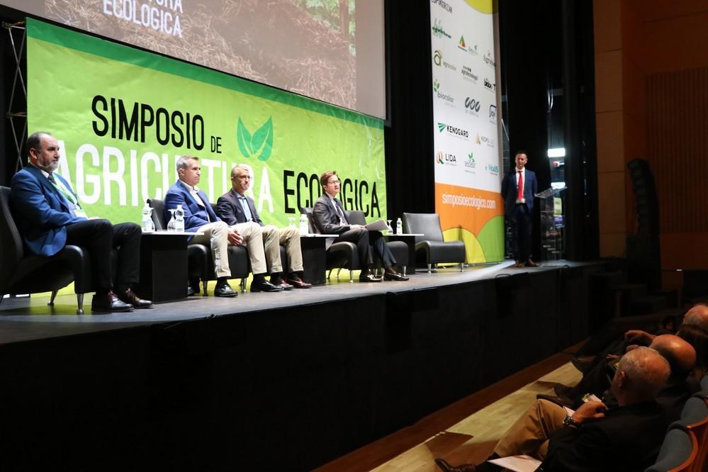 Góngora destaca “la resiliencia, experiencia y formación como las grandes fortalezas del sector” en el II Simposio de Agricultura Ecológica