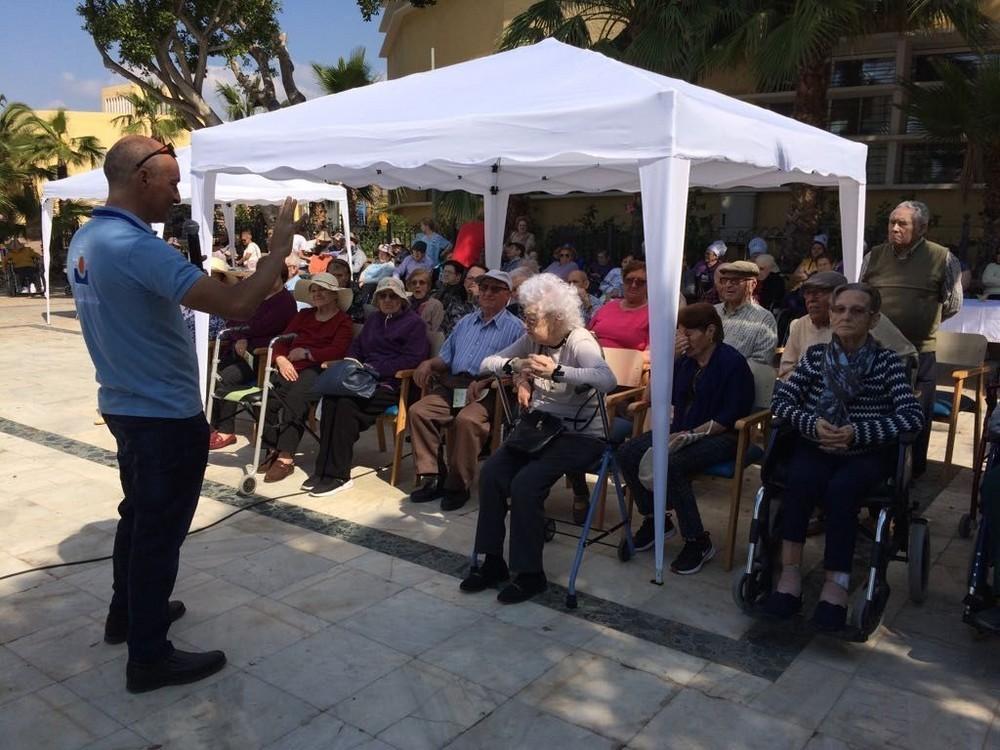Encuentro de Mayores en la Plaza Cervantes, con motivo del Mes de la Salud en Vícar