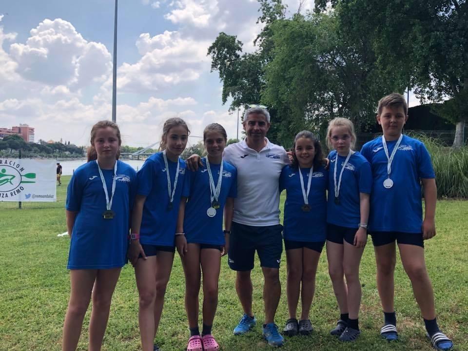 Tiempo Libre se cuelga cinco medallas en el Campeonato de Andalucía de Botes Largos y V Regata de la Copa de Andalucía