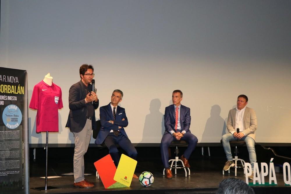 Salva Moya repasa la trayectoria del árbitro internacional Borbalán en su último libro