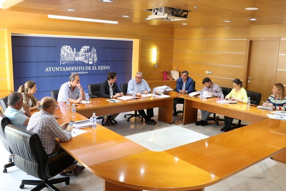 La Junta de Gobierno ejidense da luz verde a los expedientes de contratación y pliego de condiciones para la adjudicación de las casetas de San Isidro