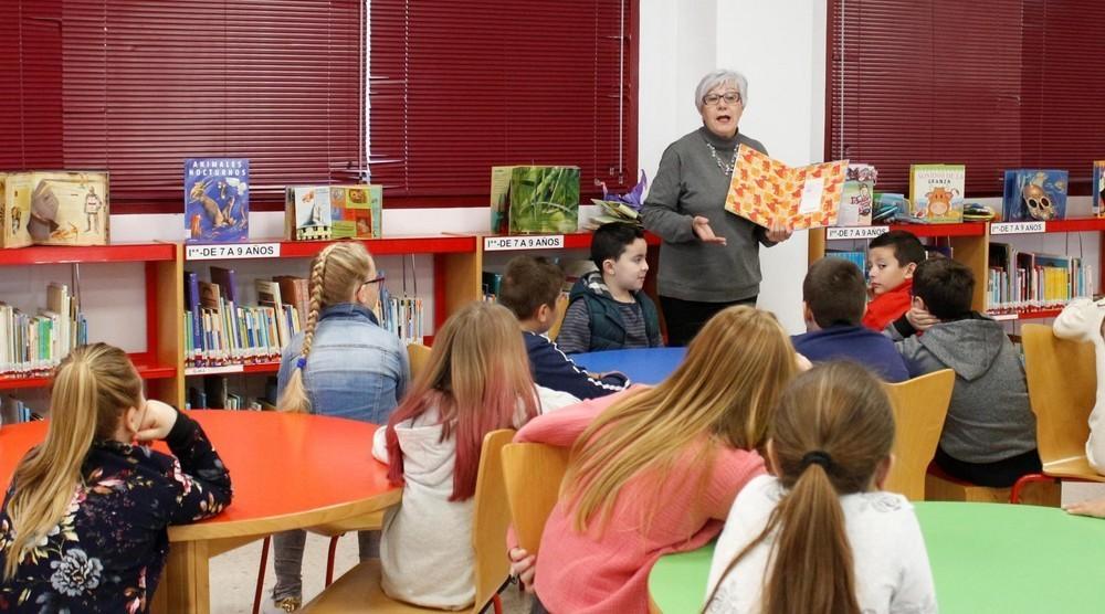 Más de 400 escolares se benefician de las visitas a la Biblioteca Municipal para incentivar la lectura