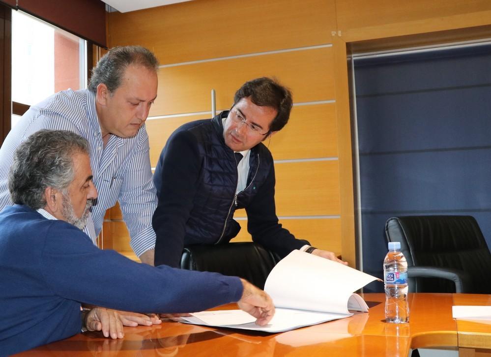 El Ayuntamiento invertirá cerca de 2,3 millones de euros para mejorar la eficiencia energética del alumbrado público y de edificios municipales