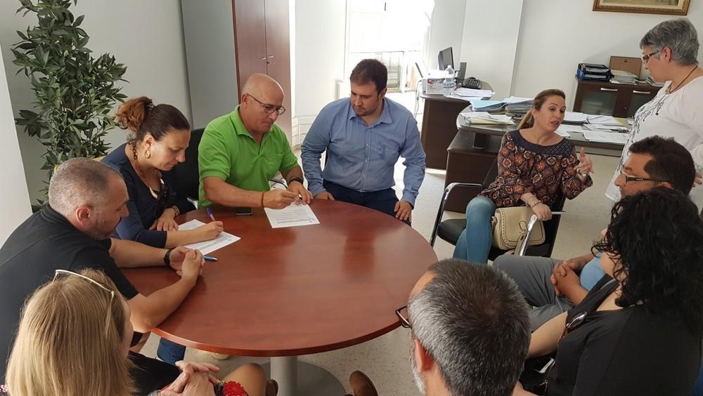 Ayuntamiento de Adra refuerza el servicio de limpieza de edificios y mejora las condiciones laborales de nueve trabajadoras